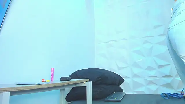 Snapshot of MarieMyller chatting on October 2025 12:36:02 PM MarieMyller online show from October 2025 12:36:02 PM