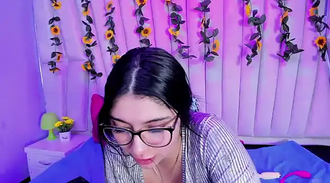 Lucy Anall  online show from February 2025 01:12:02 AM