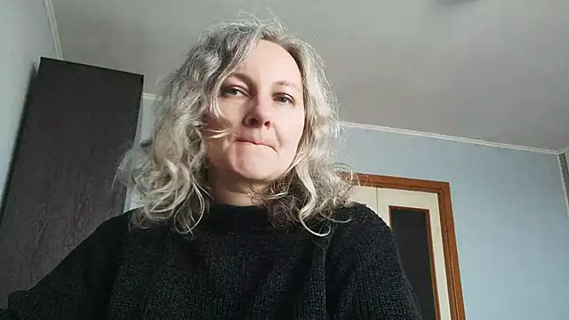 Snapshot of EdithManning chatting on May 2026 06:30:01 AM EdithManning online show from May 2026 06:30:01 AM