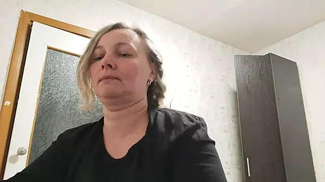 Snapshot of EdithManning chatting on May 2026 06:05:01 PM EdithManning online show from May 2026 06:05:01 PM