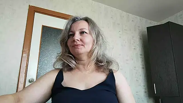 Snapshot of EdithManning chatting on May 2026 06:29:02 AM EdithManning online show from May 2026 06:29:02 AM