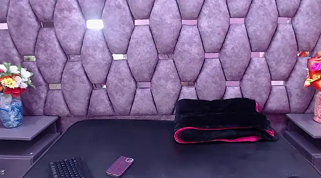 Miaa Thopmson online show from December 2024 12:45:02 PM