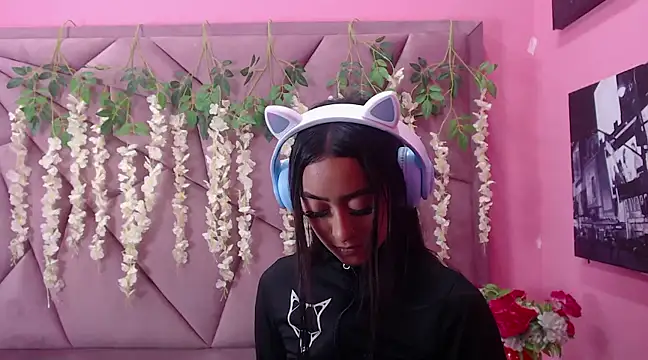 Miaa Thopmson online show from February 2025 04:12:02 AM