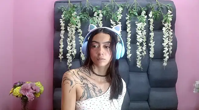 Miaa Thopmson online show from March 2025 07:22:01 PM