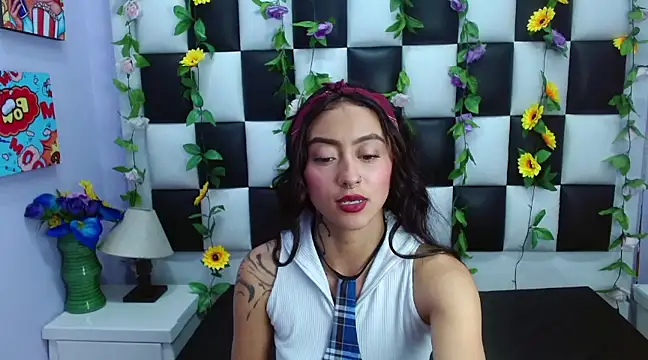 Miaa Thopmson online show from March 2025 03:58:02 PM