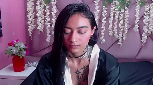 Miaa Thopmson online show from March 2025 06:12:02 PM