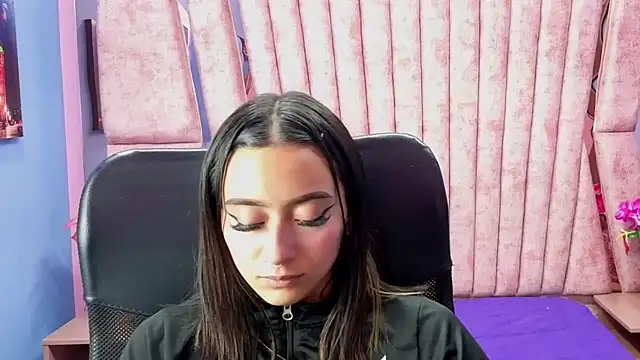 Miaa Thopmson online show from September 2025 07:25:02 PM