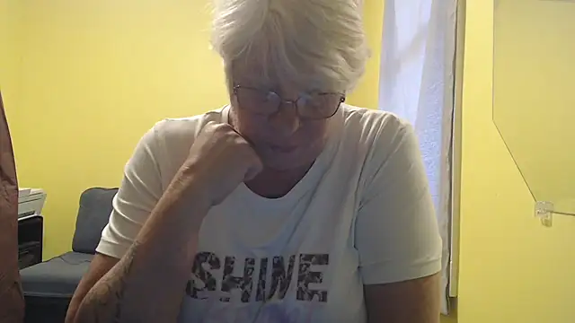 canadiancougar1965 online show from November 2025 02:06:01 PM