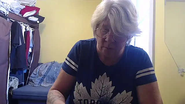 canadiancougar1965 online show from February 2026 05:11:02 PM