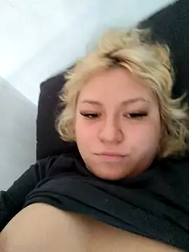 iDogrose21 online show from January 2026 05:26:01 PM