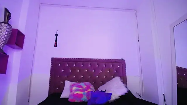 amelierouss online show from February 2025 07:31:02 PM