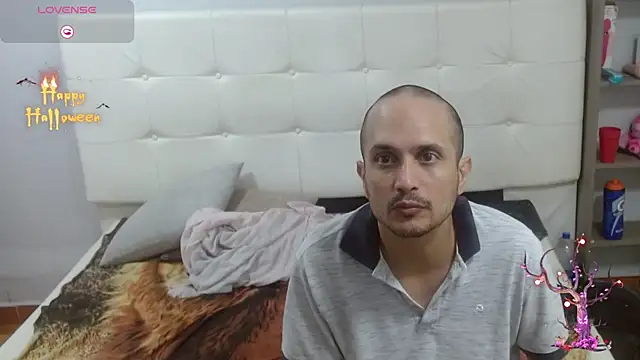 Snapshot of Candy_and_Jh0n chatting on October 2025 04:44:01 AM Candy and Jh0n online show from October 2025 04:44:01 AM