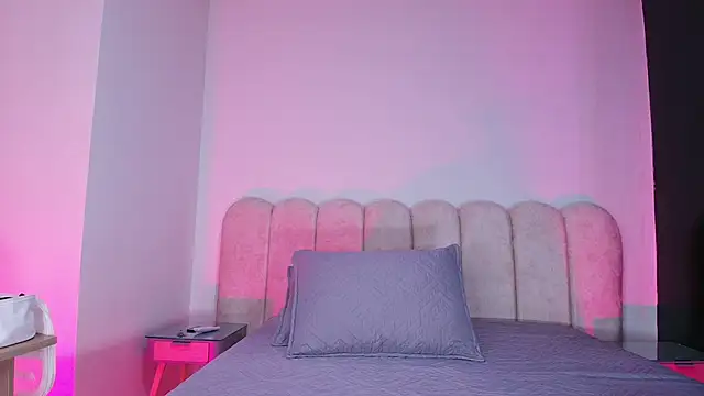 mia stanfort online show from November 2025 07:13:02 PM