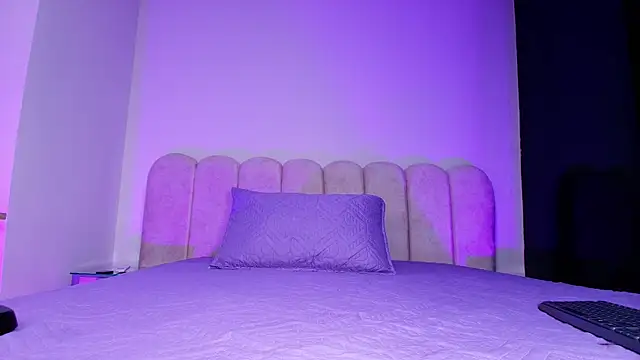 mia stanfort online show from November 2025 07:13:01 PM