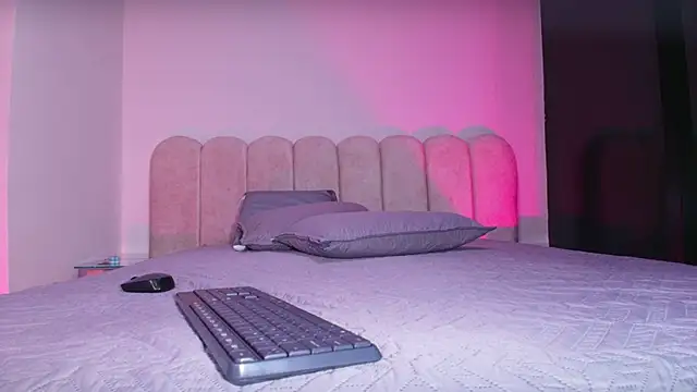 mia stanfort online show from November 2025 07:16:02 PM