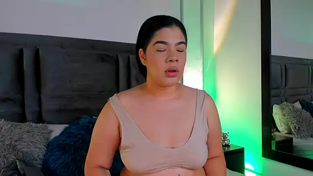 Snapshot of EmmaBecket2 chatting on January 2025 03:55:02 AM EmmaBecket2 online show from January 2025 03:55:02 AM