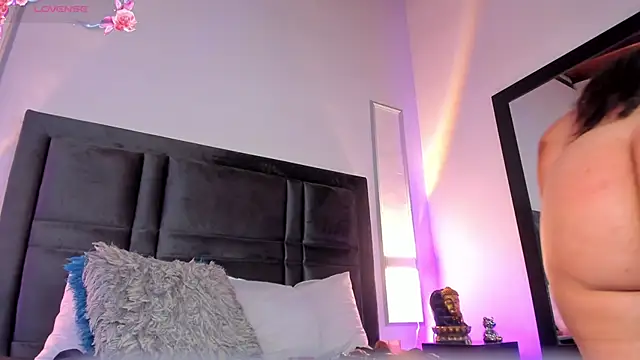 Snapshot of EmmaBecket2 chatting on March 2025 07:04:02 AM EmmaBecket2 online show from March 2025 07:04:02 AM