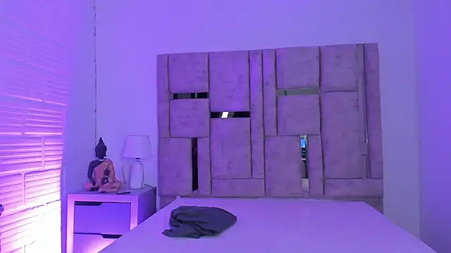 Snapshot of EmmaBecket2 chatting on November 2025 03:31:01 AM EmmaBecket2 online show from November 2025 03:31:01 AM