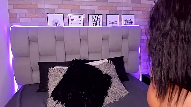 Snapshot of EmmaBecket2 chatting on January 2026 04:27:02 AM EmmaBecket2 online show from January 2026 04:27:02 AM