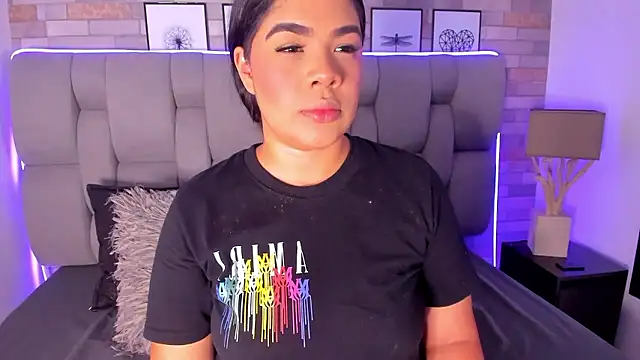 Snapshot of EmmaBecket2 chatting on January 2026 04:39:01 AM EmmaBecket2 online show from January 2026 04:39:01 AM