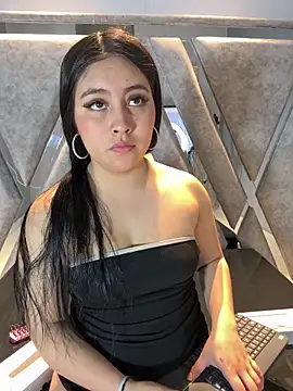 Annie9  online show from November 2025 05:18:01 AM