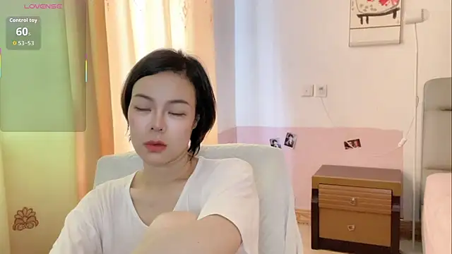 Snapshot of Linda-LL chatting on June 2026 02:14:01 AM Linda-LL online show from June 2026 02:14:01 AM