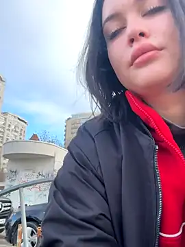 Snapshot of KikiWatson chatting on December 2025 07:06:02 AM KikiWatson online show from December 2025 07:06:02 AM