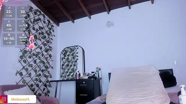 medussa13  online show from March 2026 12:10:02 PM