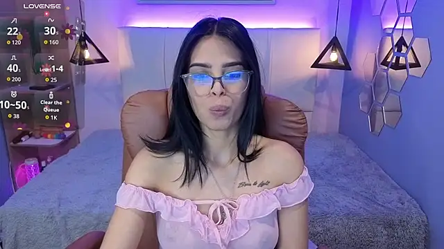 Snapshot of AlessiaVal_ chatting on October 2025 03:45:01 PM AlessiaVal online show from October 2025 03:45:01 PM