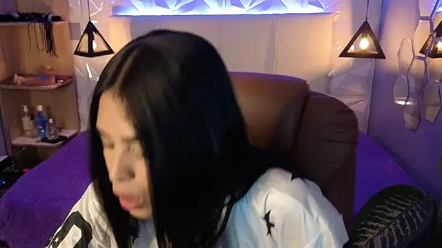 AlessiaVal  online show from December 2025 05:30:01 PM