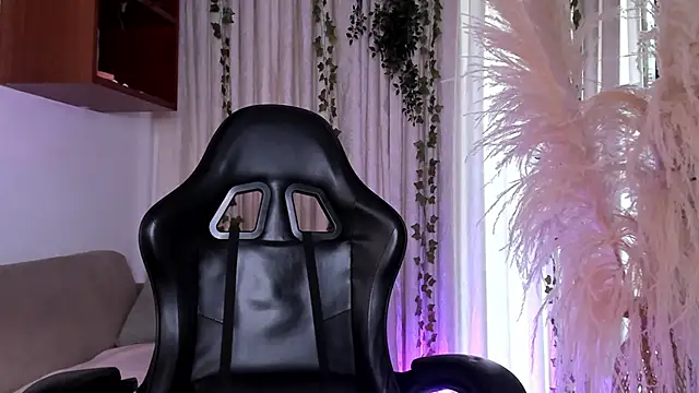 HannaRhodes online show from April 2026 07:58:01 PM