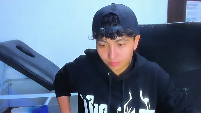 Snapshot of Im_Mathias chatting on February 2026 03:33:01 AM Im Mathias online show from February 2026 03:33:01 AM