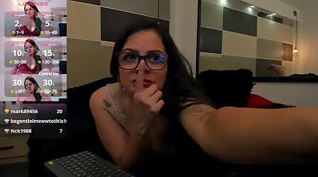 Snapshot of Zara_Jackson chatting on February 2025 11:06:01 PM Zara Jackson online show from February 2025 11:06:01 PM