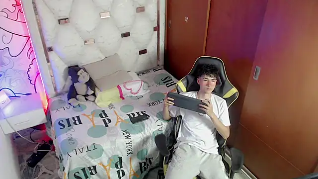 johnny cagee online show from November 2025 03:59:02 AM