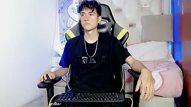 johnny cagee online show from November 2025 05:09:02 AM