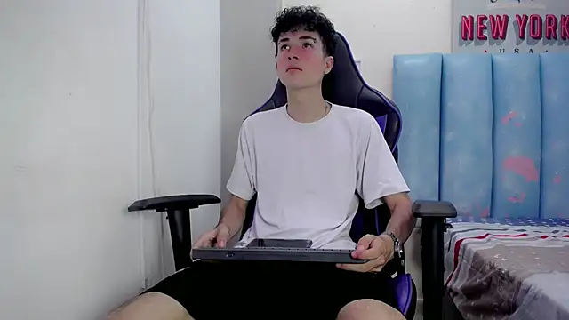 Snapshot of johnny_cagee chatting on December 2025 09:19:02 PM johnny cagee online show from December 2025 09:19:02 PM