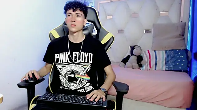 Snapshot of johnny_cagee chatting on December 2025 04:41:02 AM johnny cagee online show from December 2025 04:41:02 AM