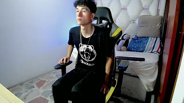 Snapshot of johnny_cagee chatting on December 2025 04:08:02 AM johnny cagee online show from December 2025 04:08:02 AM