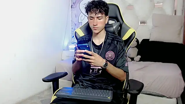 Snapshot of johnny_cagee chatting on January 2026 04:15:01 AM johnny cagee online show from January 2026 04:15:01 AM