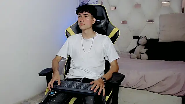 Snapshot of johnny_cagee chatting on January 2026 06:48:02 AM johnny cagee online show from January 2026 06:48:02 AM