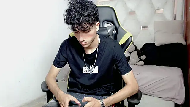 Snapshot of johnny_cagee chatting on January 2026 04:14:01 AM johnny cagee online show from January 2026 04:14:01 AM