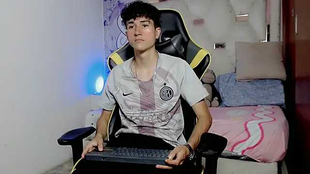 Snapshot of johnny_cagee chatting on January 2026 03:32:01 AM johnny cagee online show from January 2026 03:32:01 AM