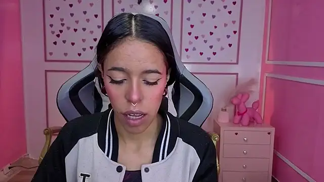 stephania t online show from November 2025 11:43:01 AM