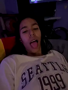 stephania t online show from December 2025 03:33:01 AM