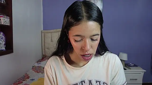 Snapshot of stephania_t chatting on April 2026 05:00:02 PM stephania t online show from April 2026 05:00:02 PM