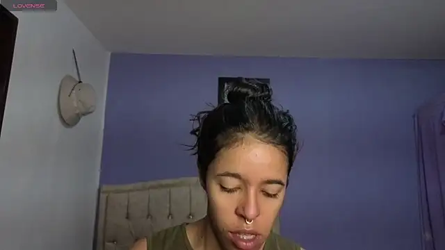 Snapshot of stephania_t chatting on June 2026 03:07:02 PM stephania t online show from June 2026 03:07:02 PM