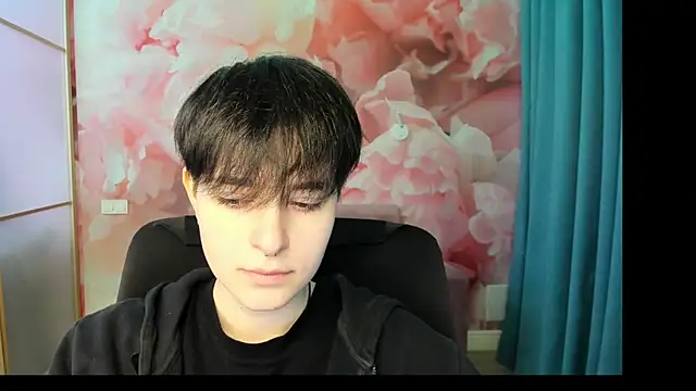 EmiliaYours online show from December 2024 12:30:01 PM