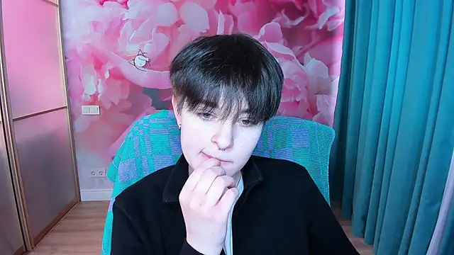 EmiliaYours online show from February 2025 12:57:02 PM