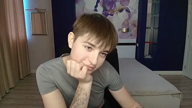 EmiliaYours online show from October 2025 01:12:02 PM