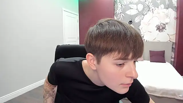 EmiliaYours online show from November 2025 03:18:02 PM